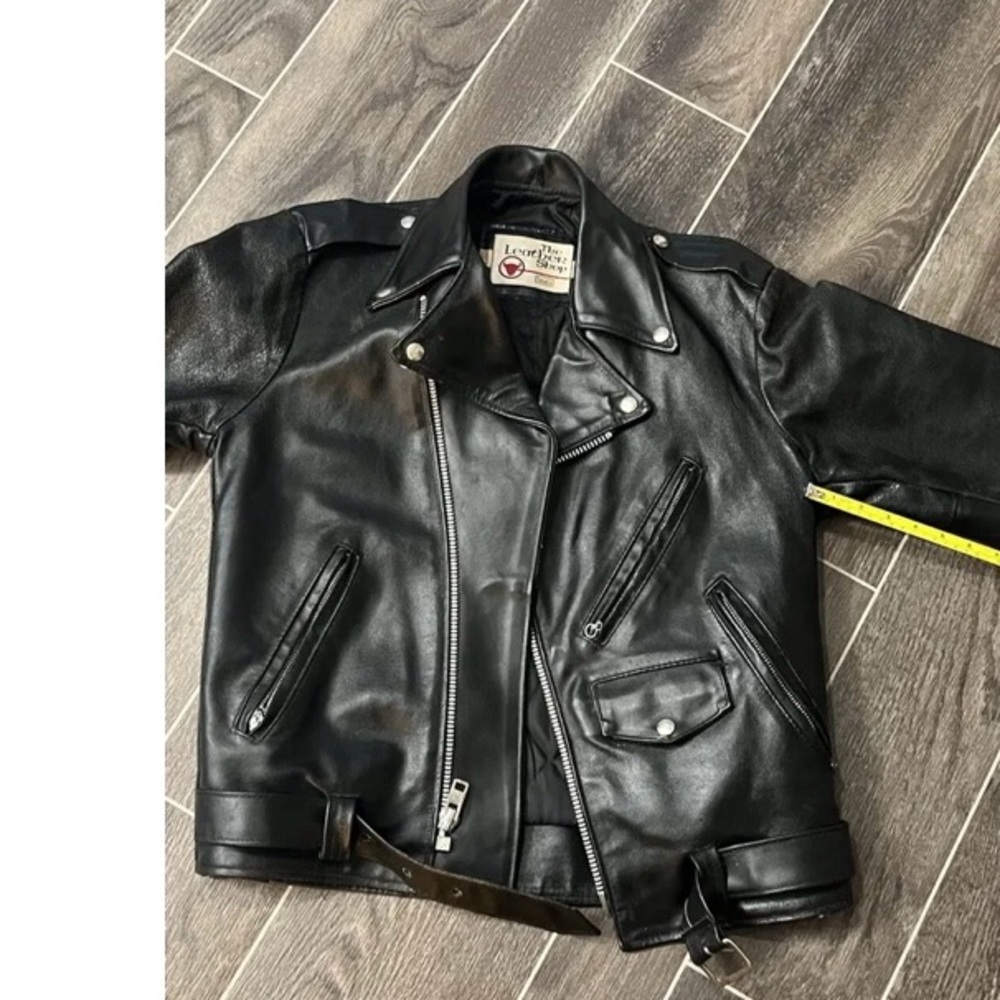 COPY - Vintage black leather motorcycle jacket .Mens size 38 . - Picture 5 of 7